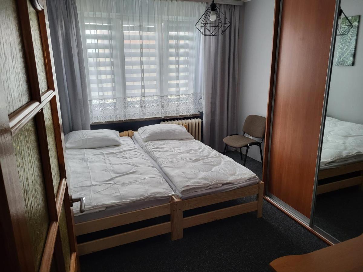 Apartament Sosnowy Z Parkingiem Torun Bagian luar foto